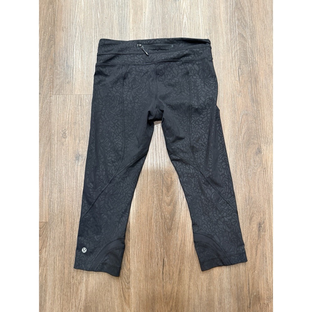 Lululemon Run Inspire Crop II size 6 Print Petal Camo Embossed Black